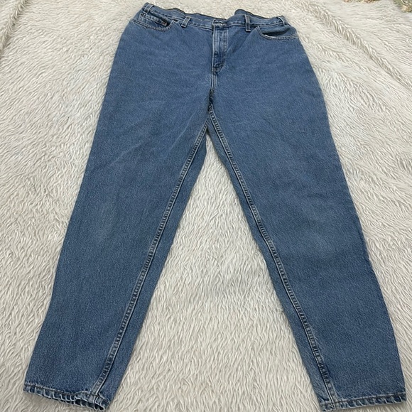 Vintage Levi’s 550 women’s distressed blue denim relaxed fit tapered leg… - Picture 1 of 9